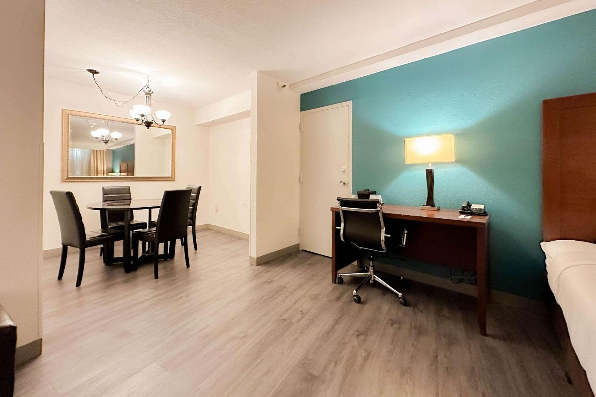 Comfort Inn & Suites Kissimmee By The Parks Four Corners Dış mekan fotoğraf